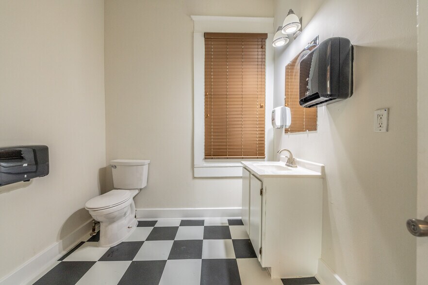 More Photos Of 214 E Ashby Pl, San Antonio Office For Lease