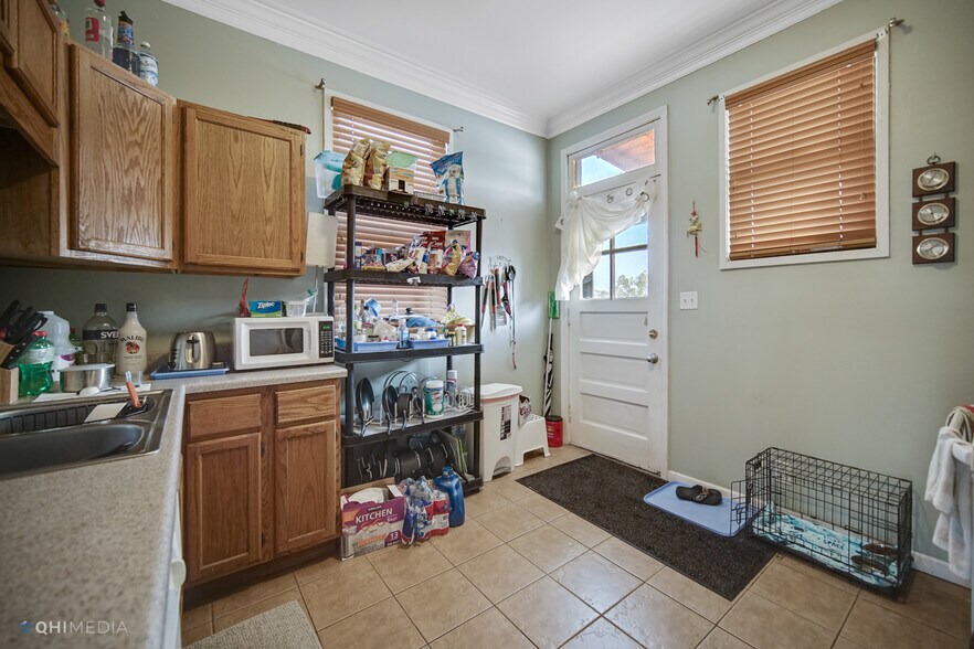 More Photos Of 1956 Ridge Rd, Homewood Storefront Retail Residential For Lease