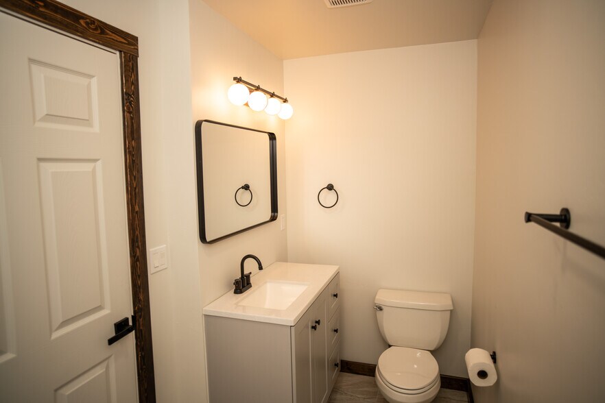 More Photos Of 152 Johnson Ave, Orofino Bar For Sale