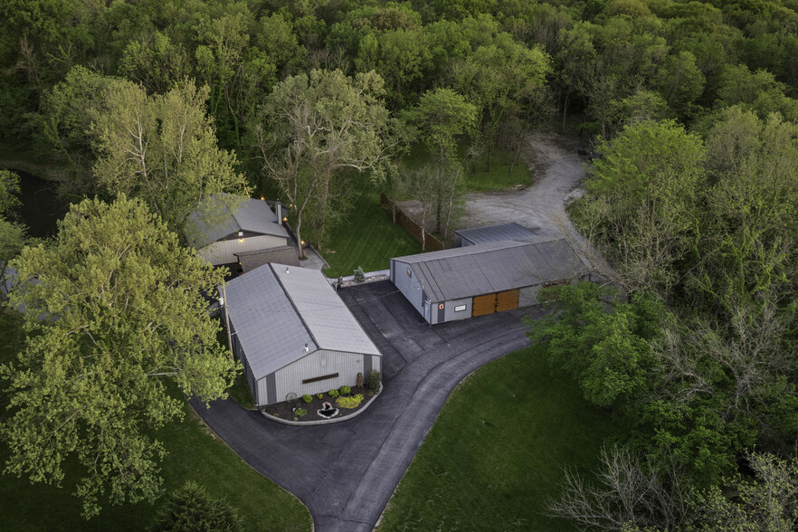 More Photos Of 11155 Hubbard Rd, Kansas City Flex For Sale