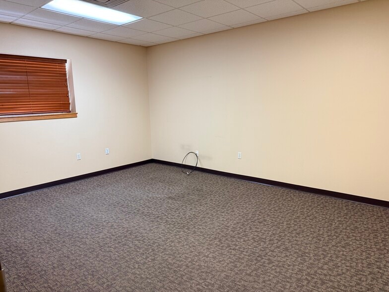 More Photos Of 1001 Arboretum Dr, Waunakee Flex For Lease