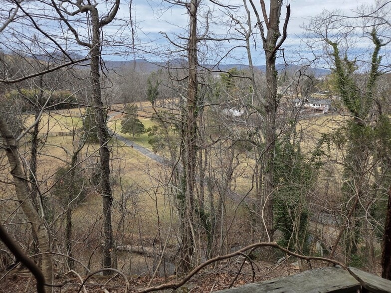 More Photos Of 934 Commander Dr, Roanoke Specialty For Sale