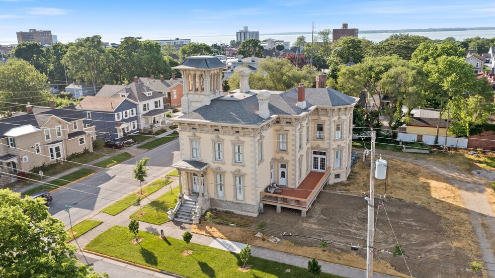 Primary Photo Of 403 E Adams St, Sandusky Hospitality For Sale