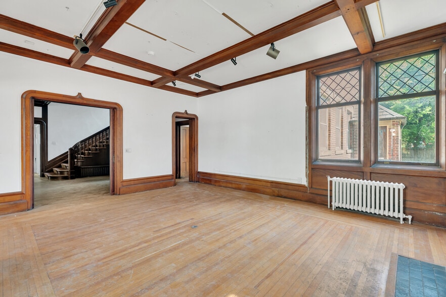 More Photos Of 51 Trumbull St, New Haven Office For Sale