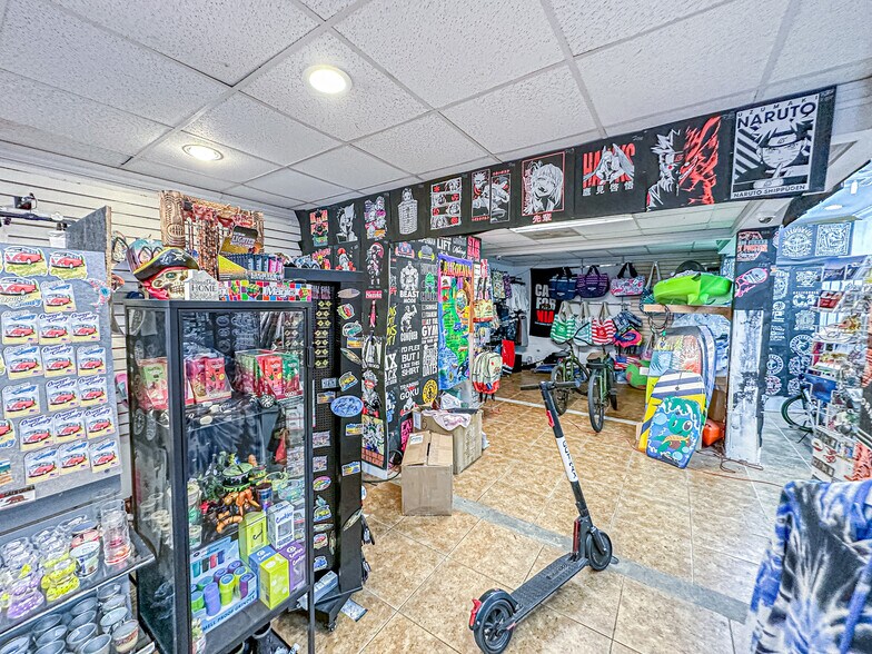 More Photos Of 303 Main St, Newport Beach Apartments For Lease