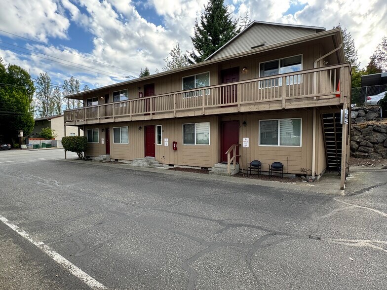 More Photos Of 109 W Casino Rd, Everett Apartments For Sale