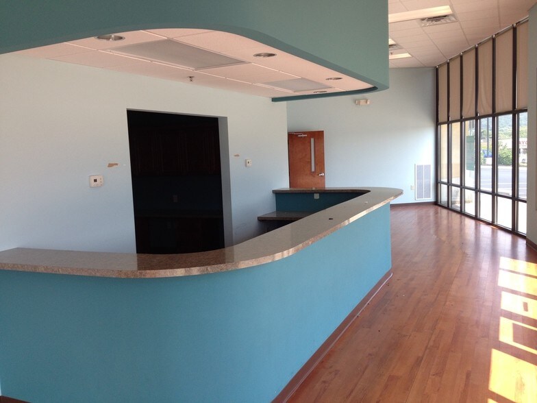 More Photos Of 7531-7569 Barnett Way, Powell General Retail For Lease
