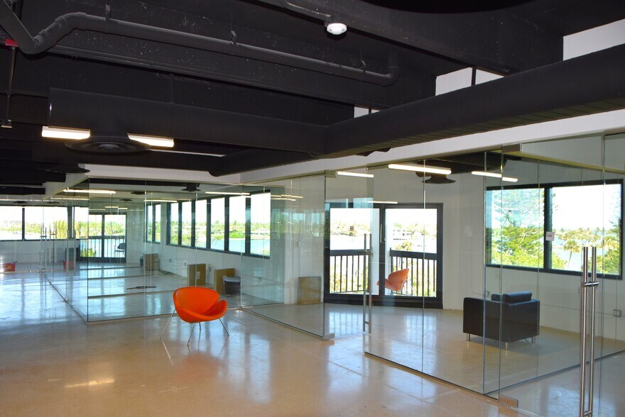 More Photos Of 1016 Clemons St, Jupiter Office For Lease
