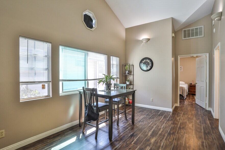 More Photos Of 306 E Foothill Blvd, Glendora Apartments For Sale