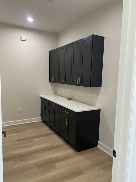More Photos Of 1325 Main St, Katy Medical For Lease