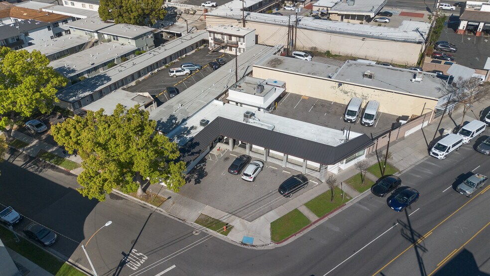 More Photos Of 121-123 S Victory Blvd, Burbank Storefront Retail Office For Sale