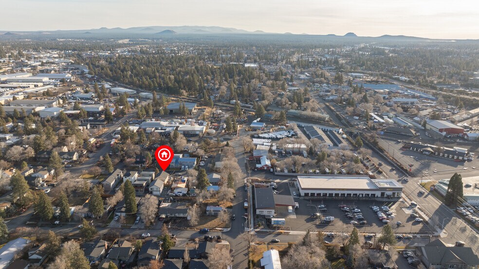 More Photos Of 428 NE Burnside Ave, Bend Apartments For Sale