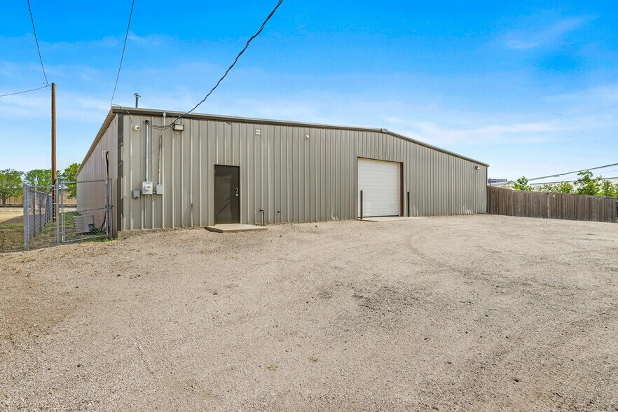 More Photos Of 5980 Arden Rd, Amarillo Warehouse For Lease