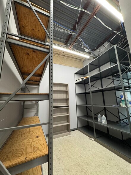 More Photos Of 300 Corporate Plz, Islandia Office For Lease