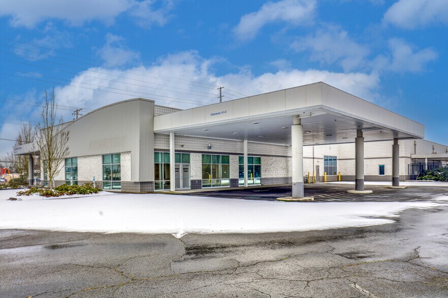 More Photos Of 13906 Highway 99, Lynnwood Office For Sale