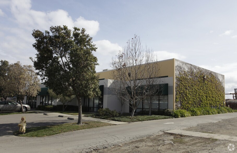 More Photos Of 4721 Tidewater Ave, Oakland Warehouse For Sale