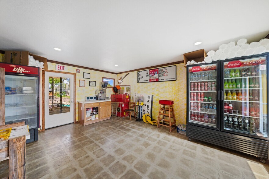 More Photos Of 4455 Highway 27, Kerrville Flex For Sale