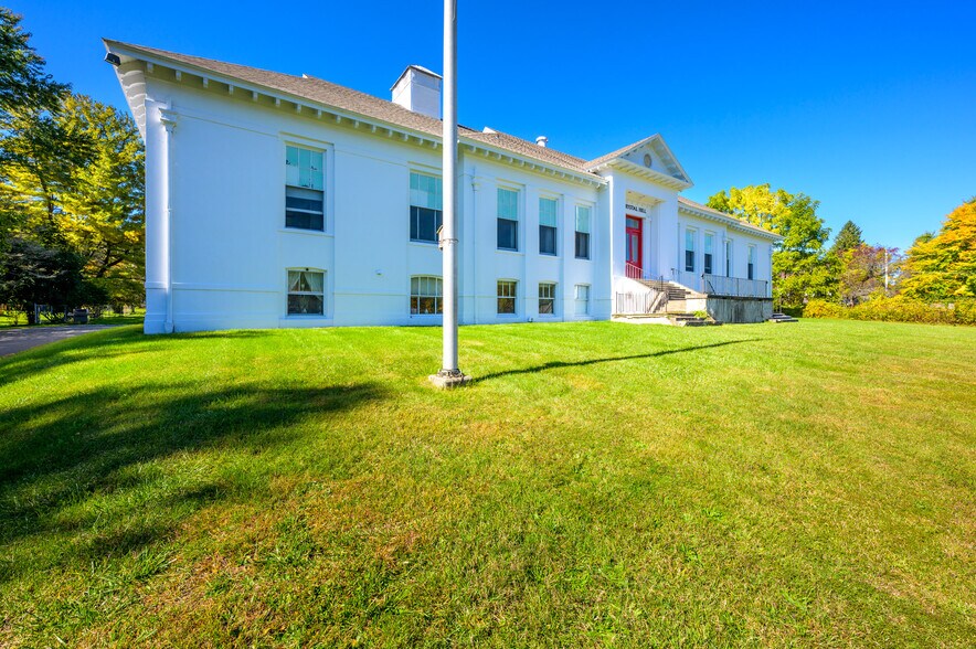 More Photos Of 55 Crystal St, Lenox Dale Apartments For Sale