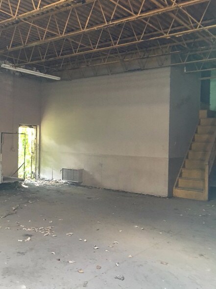More Photos Of 2341 Brannen Rd SE, Atlanta Light Distribution For Sale