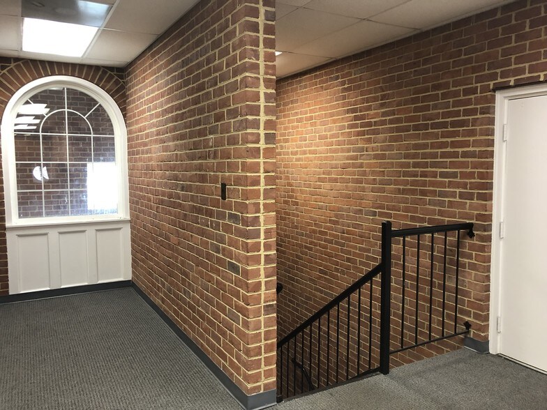 More Photos Of 11355 Pembrooke Sq, Waldorf Medical For Sale