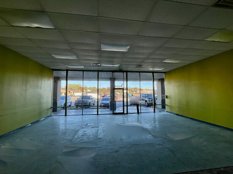 More Photos Of 2001-2017 Frazier St, Conroe Unknown For Sale