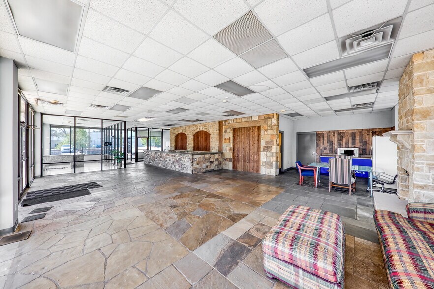 More Photos Of 6211 Lawrenceville Hwy, Tucker Auto Dealership For Lease