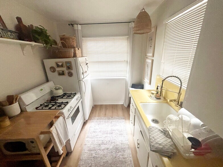 More Photos Of 2007 Highland Ave, Manhattan Beach Apartments For Sale