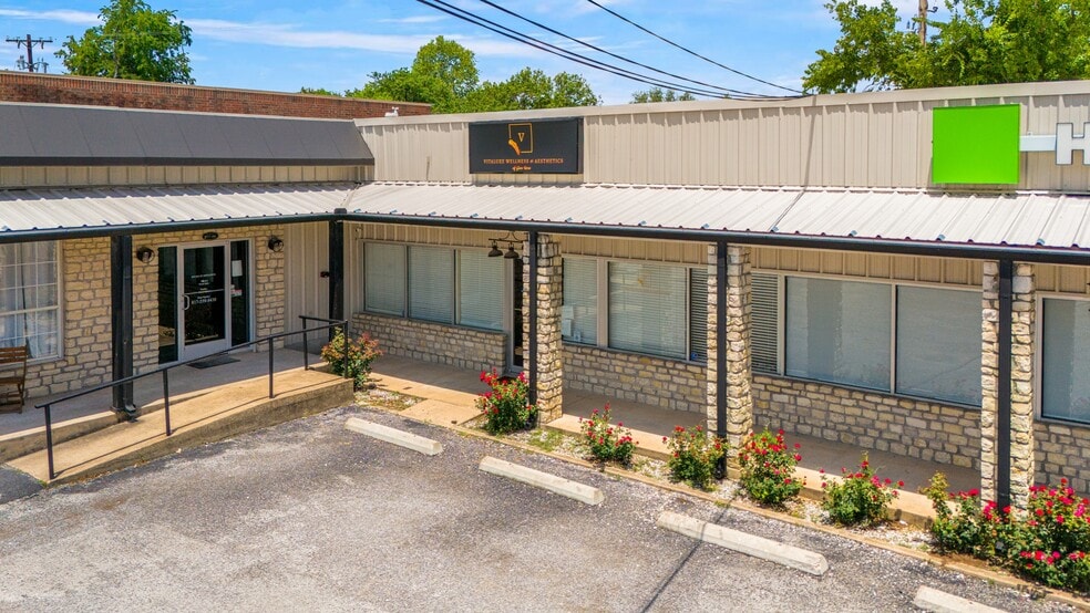 More Photos Of 601-609 NE Big Bend Trl, Glen Rose Unknown For Lease