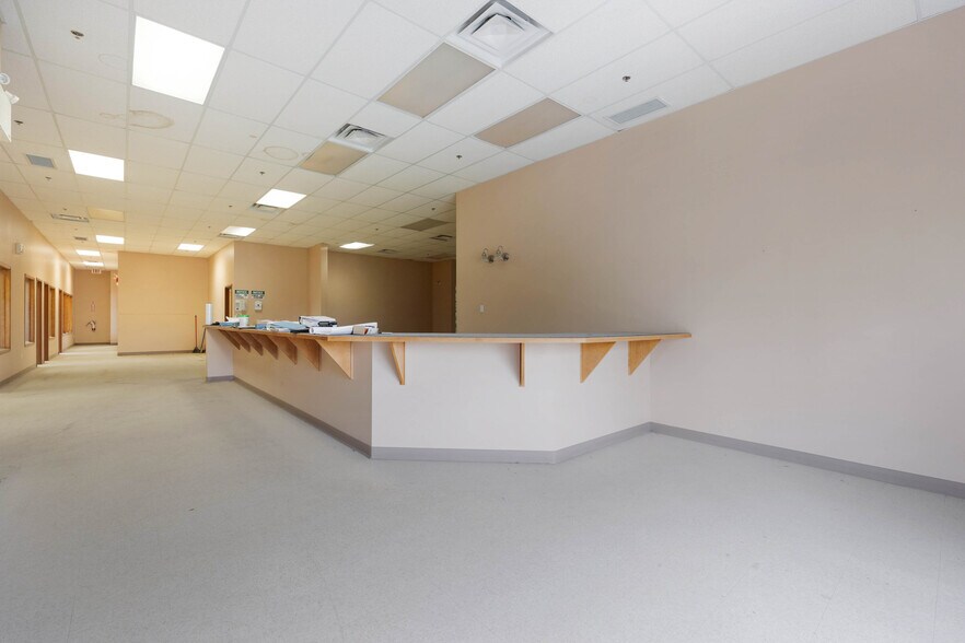 More Photos Of 105 Oak Crt, Anzac Warehouse For Sale