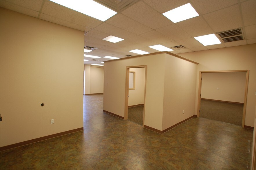 More Photos Of 6101 43rd St, Lubbock Storefront For Lease