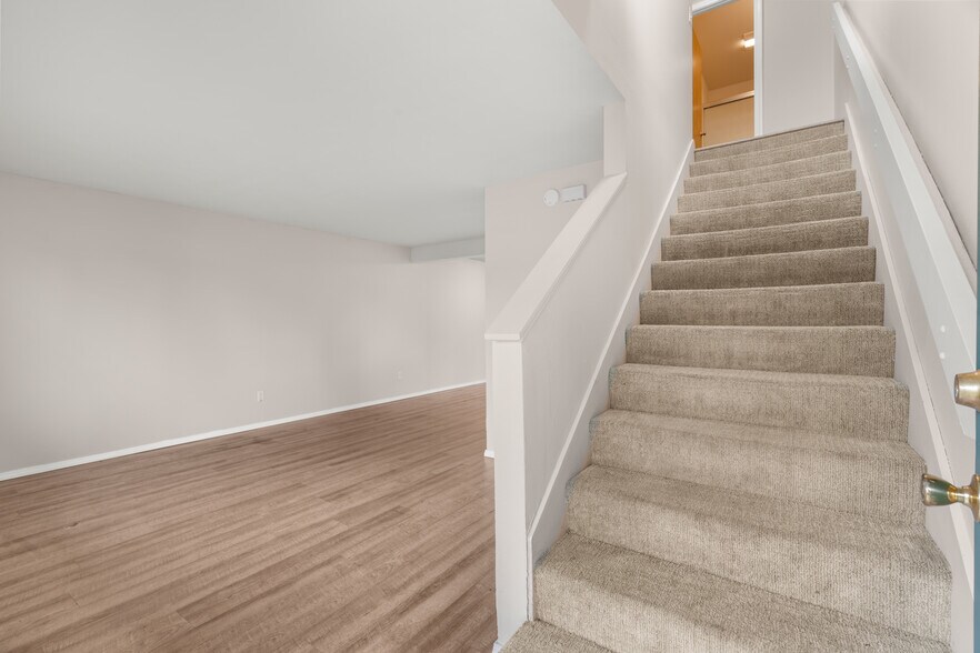 More Photos Of 430 Metzler St, Molalla Apartments For Sale