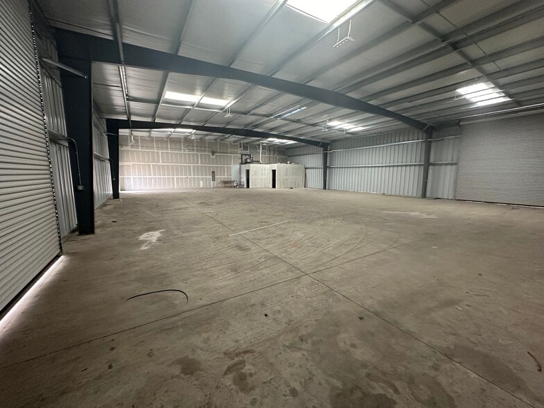 More Photos Of 205 Quantico Ave, Bakersfield Warehouse For Sale