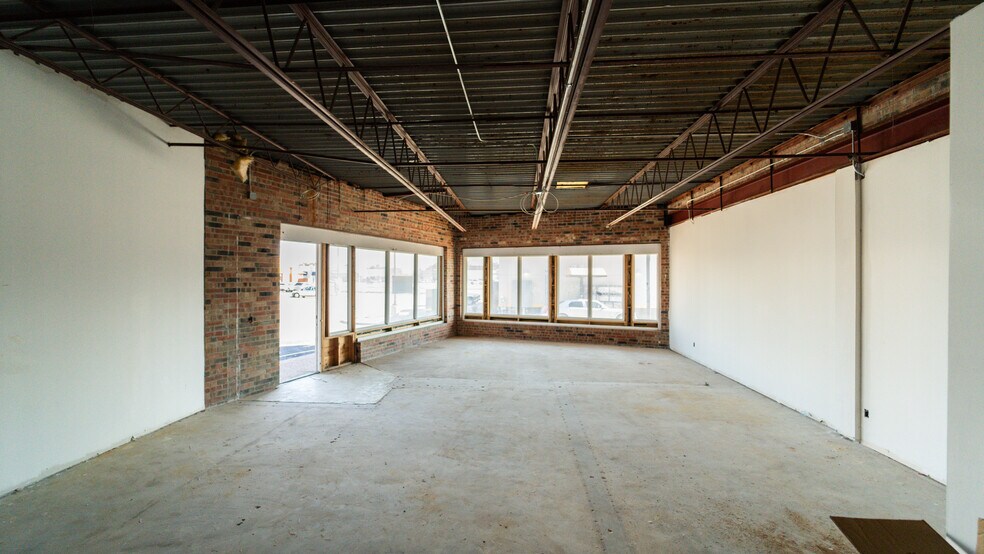 More Photos Of 3900 E Harry St, Wichita Office For Sale