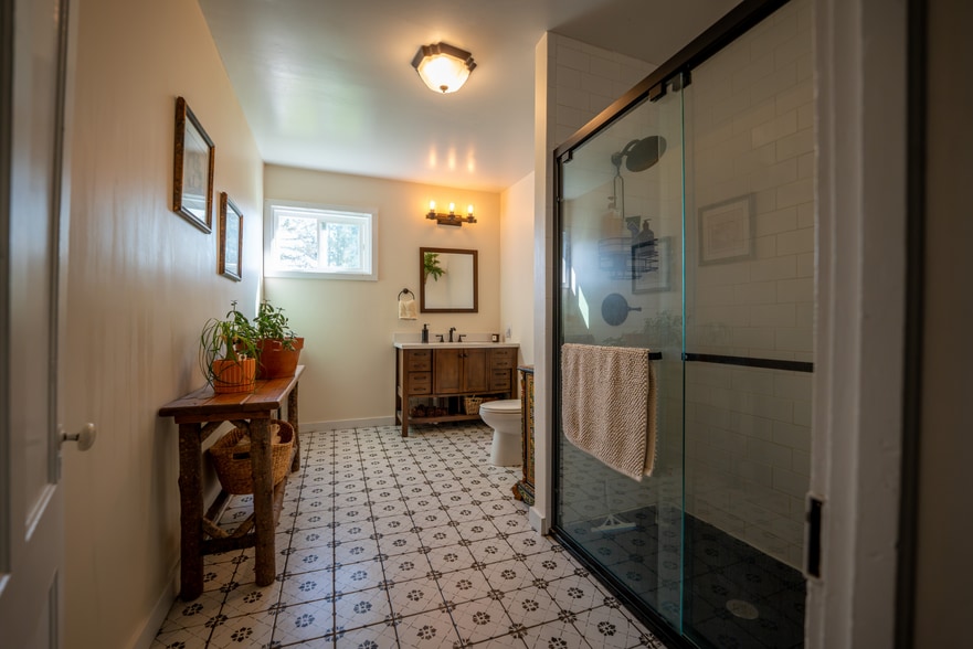 More Photos Of 770 John Shultis Rd, Denver Specialty For Sale