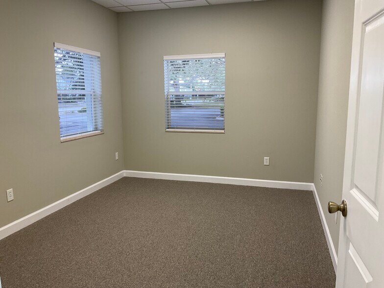 More Photos Of 955 E Martin Luther King Junior Dr, Tarpon Springs Medical For Lease
