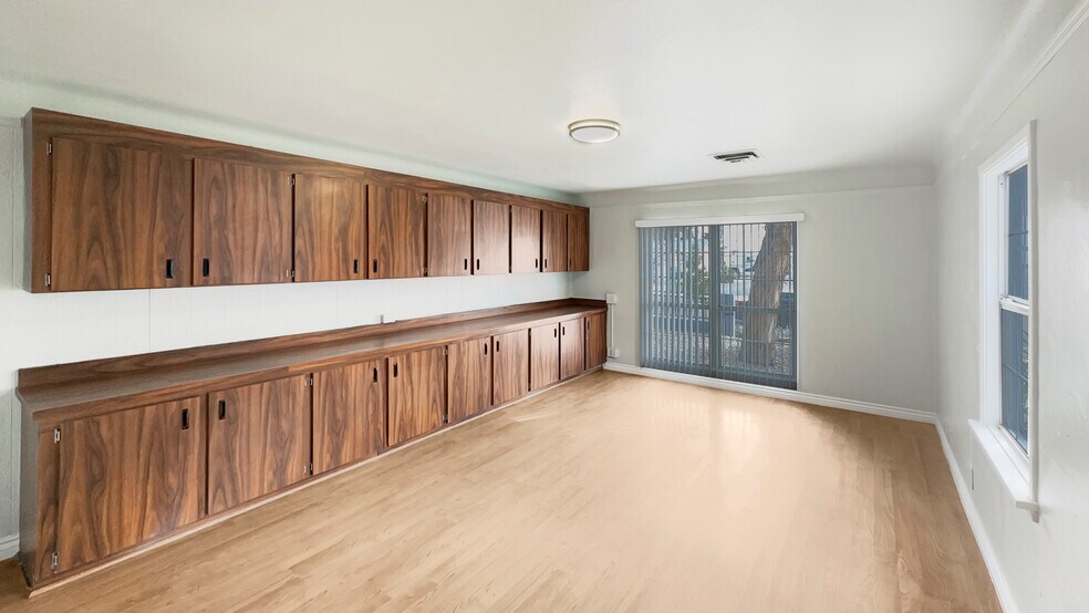 More Photos Of 724 S 9th St, Las Vegas Unknown For Lease