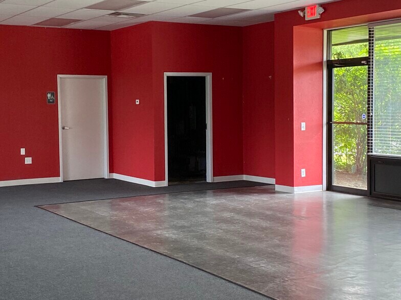 More Photos Of 1401-1429 Bernath Pky, Toledo Unknown For Lease