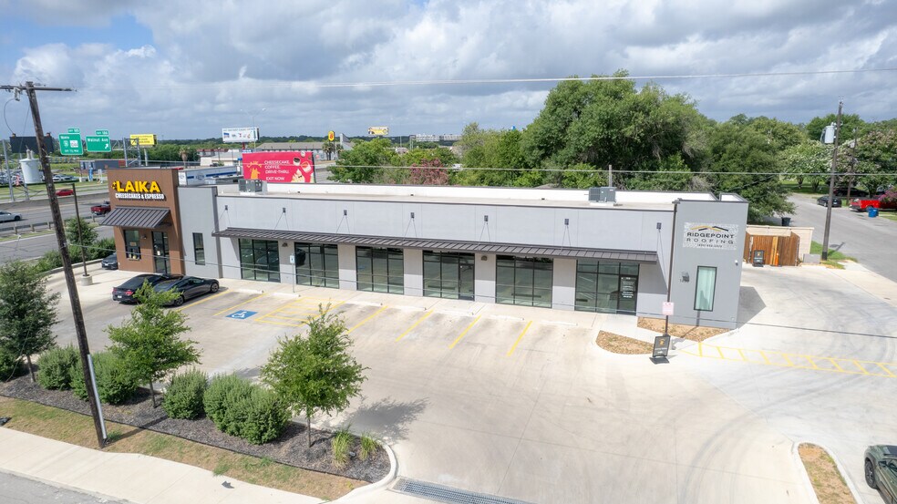 More Photos Of 1430 Unicorn Ave, New Braunfels Storefront For Lease