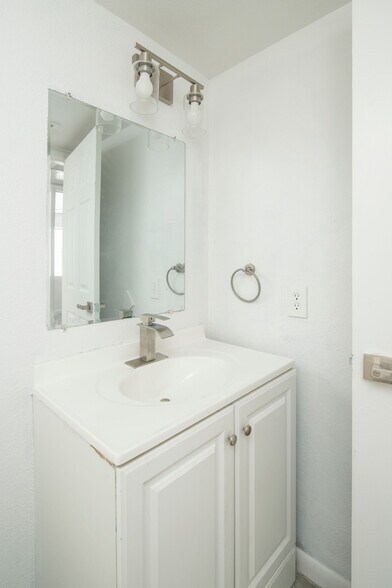 More Photos Of 2726 E Tierra Buena Ln, Phoenix Apartments For Sale