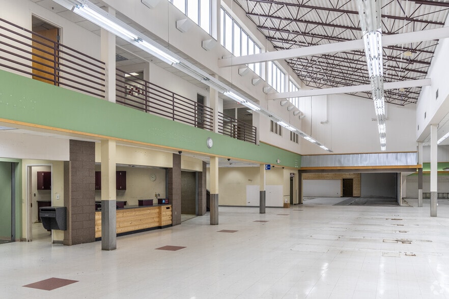 More Photos Of 400 W 9th St N, Ladysmith General Retail For Sale