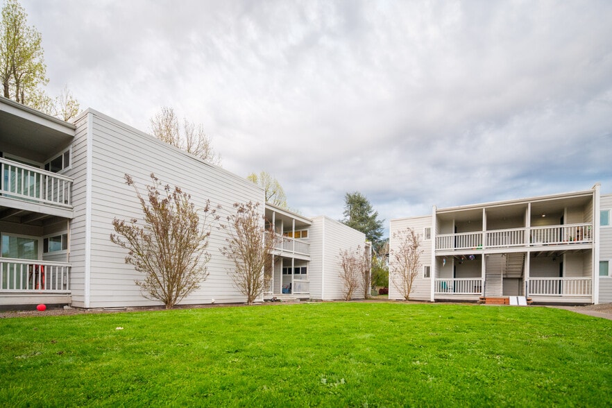 Primary Photo Of 160 Whitman St N, Monmouth Apartments For Sale