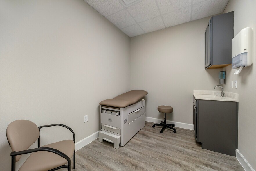 More Photos Of 3129 Kingsley Dr, Pearland Medical For Lease