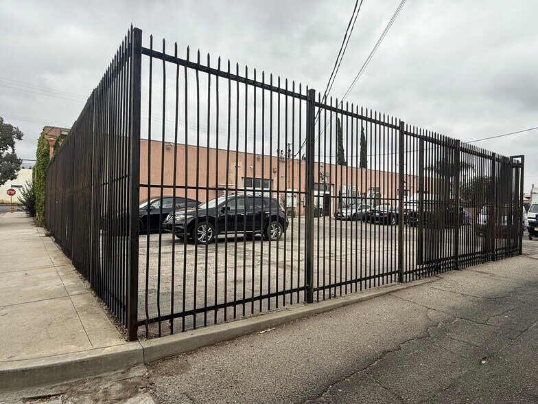 More Photos Of 13227 San Fernando Rd, Rancho Cascades Warehouse For Lease