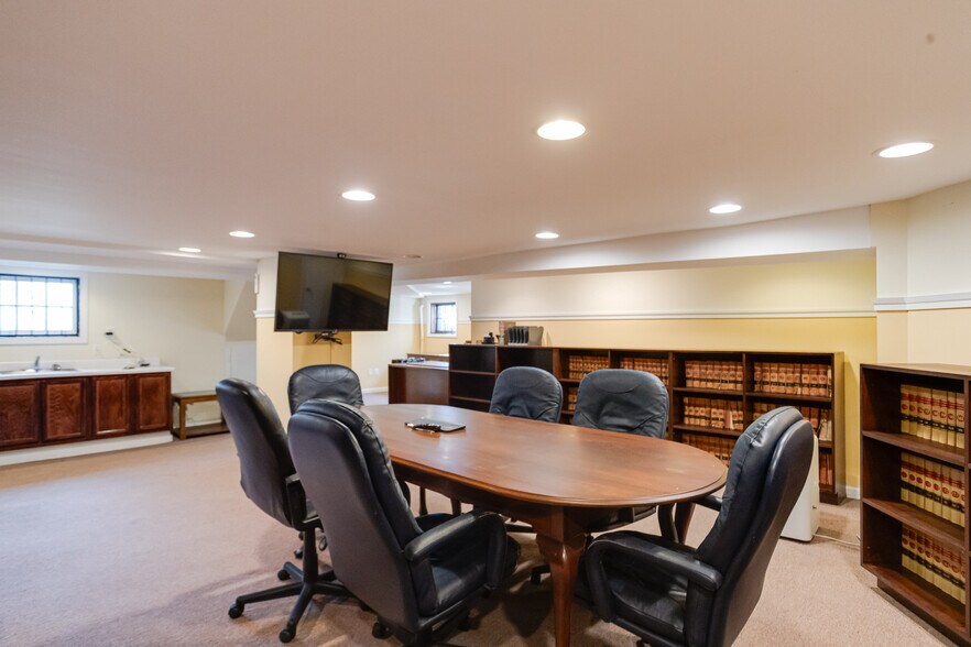 More Photos Of 407 W Pennsylvania Ave, Towson Office For Sale