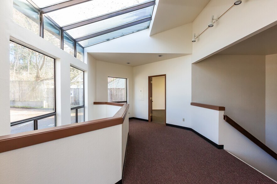 More Photos Of 2025 Wheaton Way, Bremerton Office For Sale