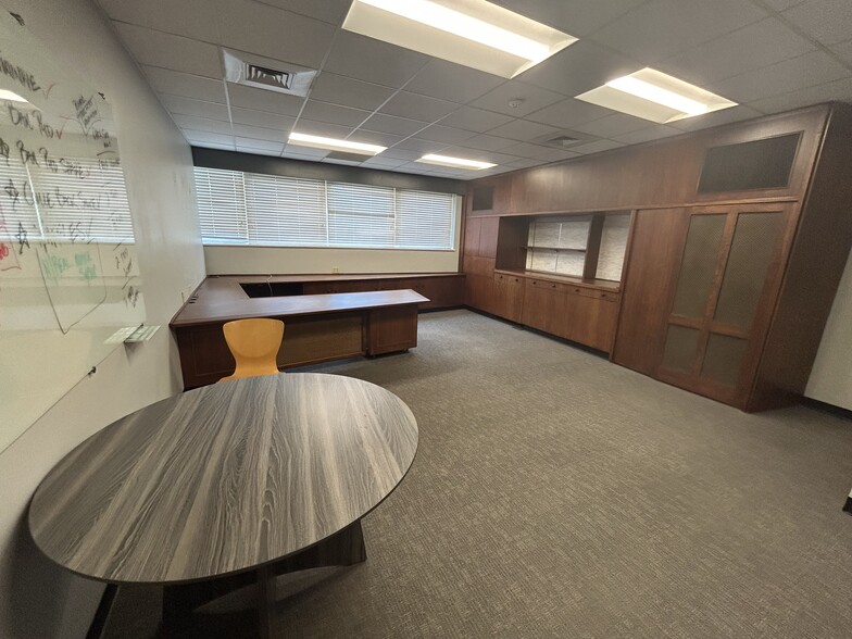 More Photos Of 2800 Gilbert Ave, Cincinnati Office For Sale