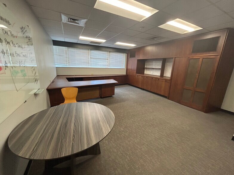 More Photos Of 2800 Gilbert Ave, Cincinnati Office For Sale