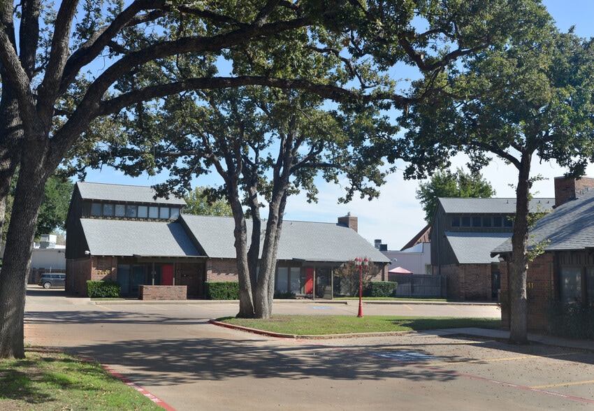 More Photos Of 3603-3617 W Pioneer Pky, Arlington Office For Lease