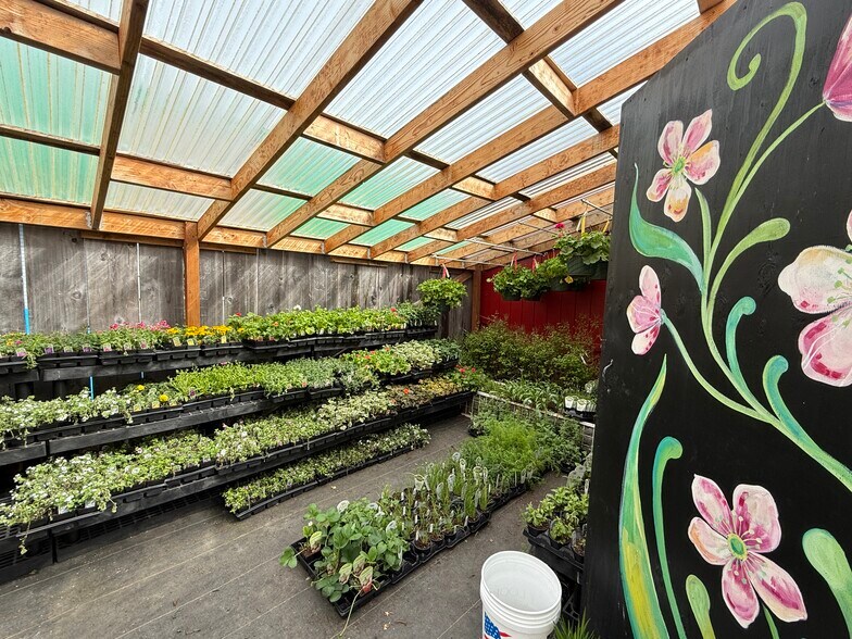 More Photos Of 307 N Nordic Dr, Petersburg Storefront For Sale