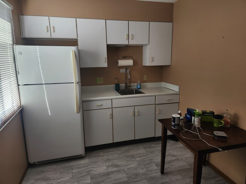 More Photos Of 1309 S Broadway St, Toledo Office For Sale
